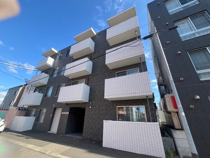 モルティーニ南郷の物件外観写真