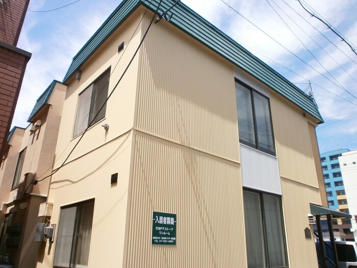 瀬比亜館の物件外観写真