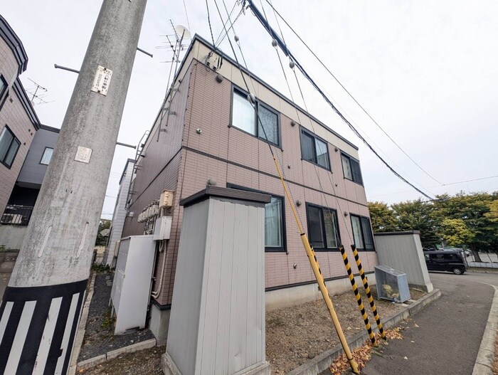 シャーメゾンリブレ八軒の物件外観写真