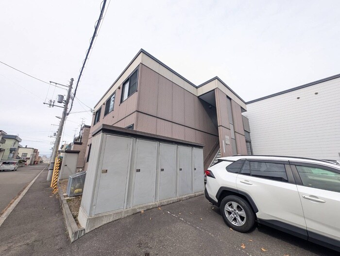 シャーメゾンリブレ八軒の物件外観写真