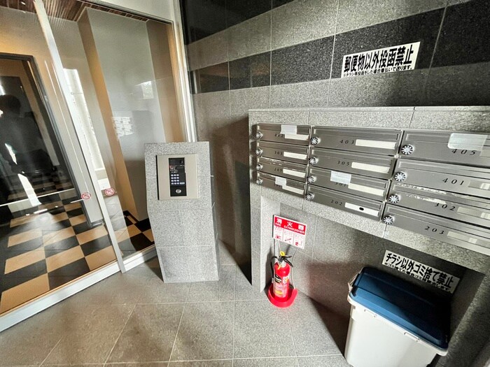 サンコート本郷通の物件外観写真