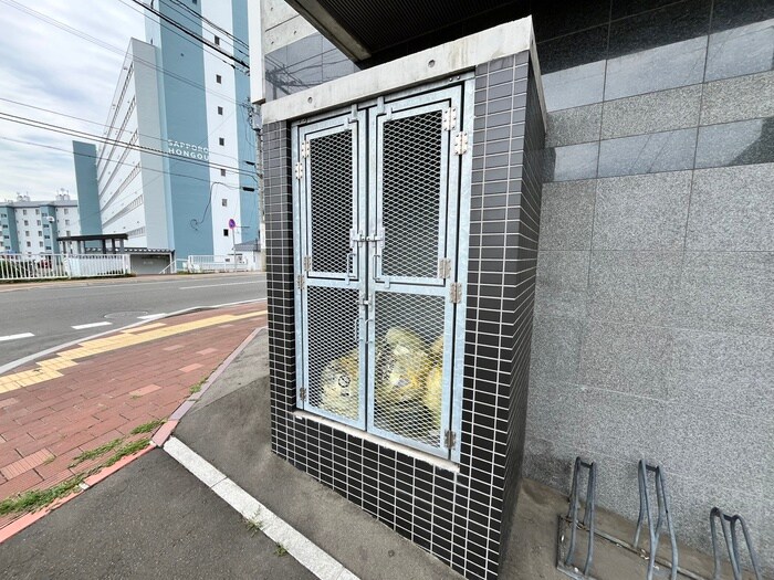 サンコート本郷通の物件外観写真