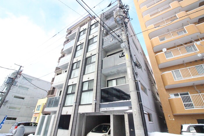 グランラヴィーヌ本郷通の物件外観写真