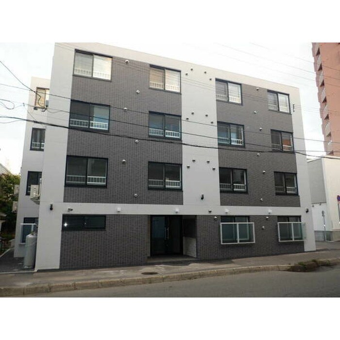 メトロ南平岸駅前の物件外観写真