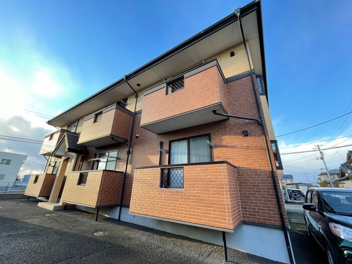 エスト・ハナセンの物件外観写真