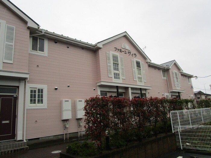 ファミーユヴィラの物件外観写真