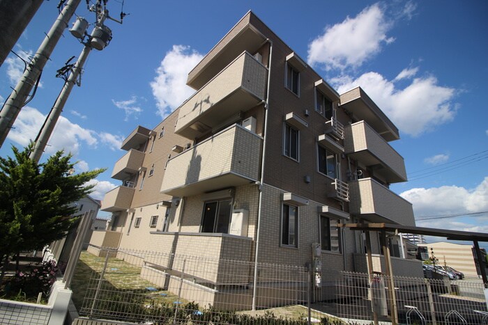 クレストコート岩切の物件外観写真