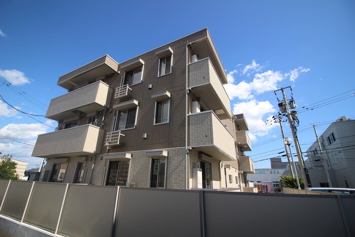 クレストコート岩切の物件外観写真