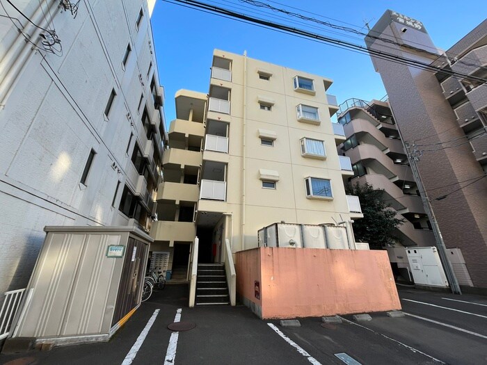 ファミ－ル萩野町の物件外観写真