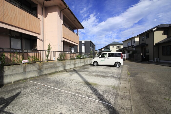 サンプラザ一本杉の物件外観写真