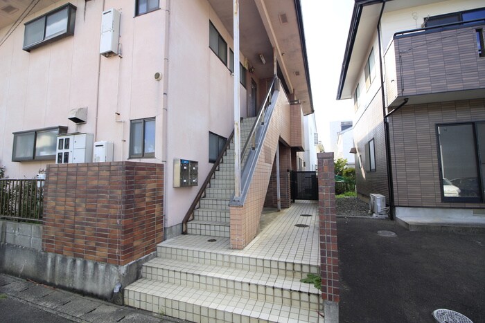 サンプラザ一本杉の物件外観写真