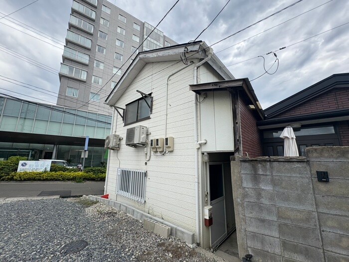 下馬2丁目アパートの物件外観写真