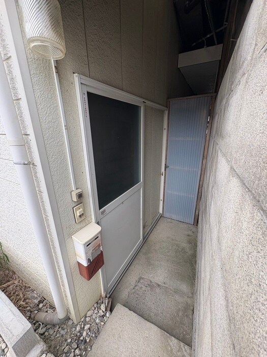 下馬2丁目アパートの物件外観写真