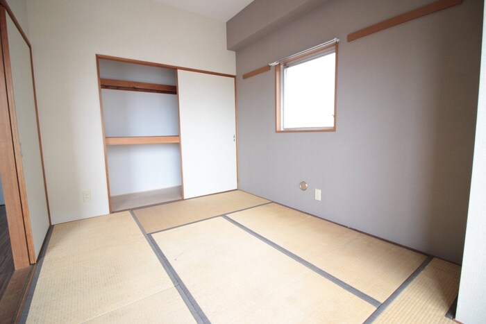 ロイヤルヒルズ柳生１の物件内観写真