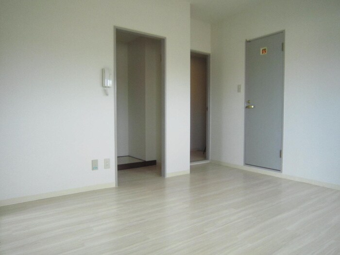 ロイヤルヒルズ柳生２の物件内観写真