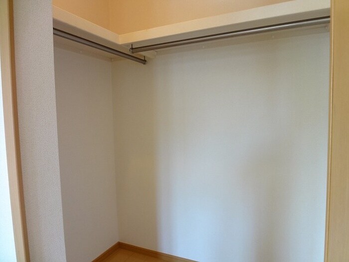 ストロベリーハウスⅡの物件内観写真