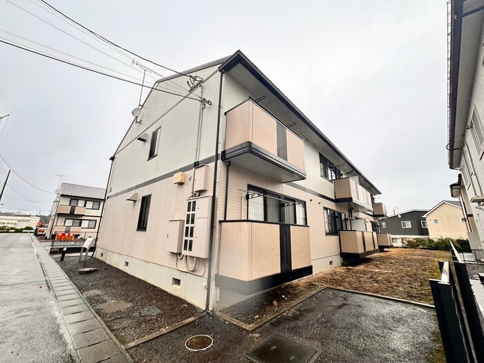 ロイヤルガーデン愛子Aの物件外観写真