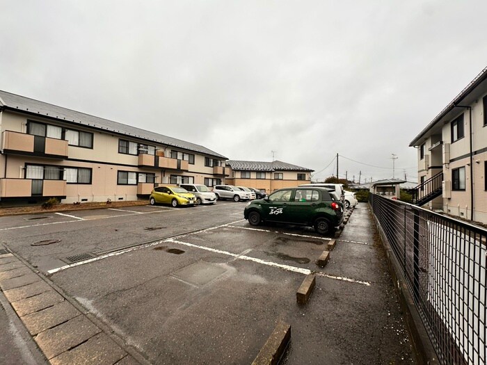 ロイヤルガーデン愛子Aの物件外観写真