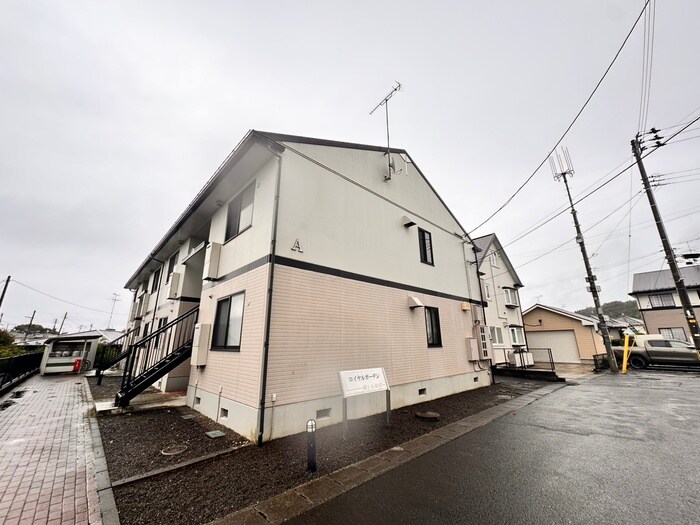 ロイヤルガーデン愛子Aの物件外観写真