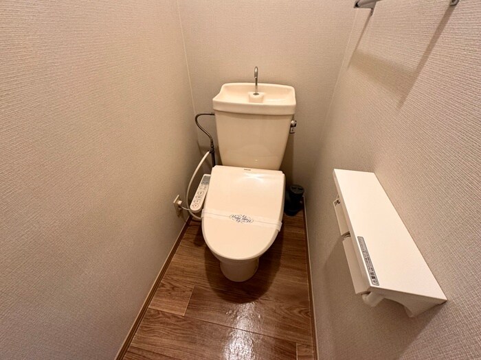 ロイヤルガーデン愛子Aの物件内観写真