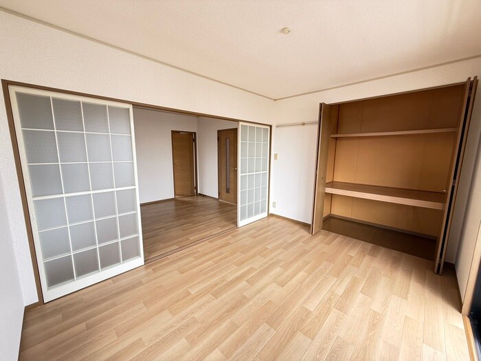 ピーセス・コートＢの物件内観写真