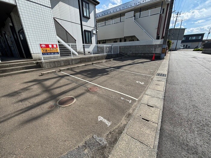 ロイヤルコ－トの物件外観写真