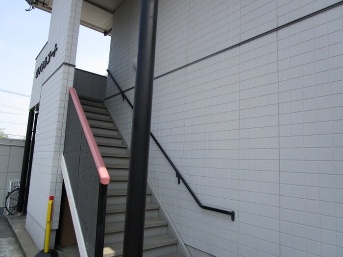 ロイヤルコ－トの物件外観写真