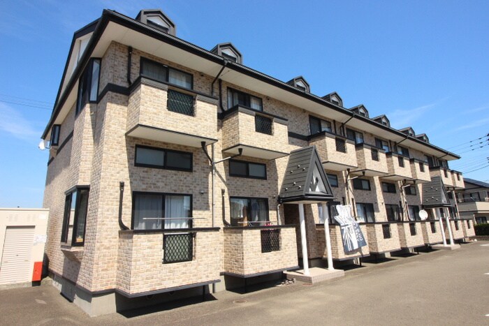 クレ－ル成田の物件外観写真