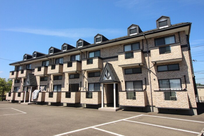 クレ－ル成田の物件外観写真