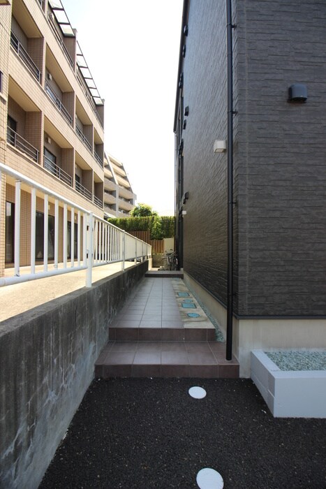 ア－リ－スロ－プの物件外観写真