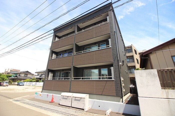 ア－リ－スロ－プの物件外観写真