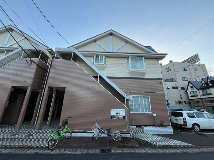 ﾎﾜｲﾄｷｬｯｽﾙ宮千代ビレジＢ棟の物件外観写真