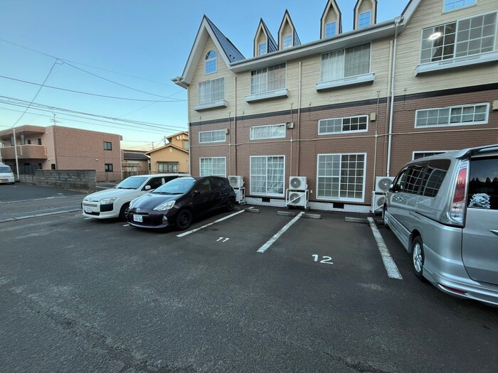 ﾎﾜｲﾄｷｬｯｽﾙ宮千代ビレジＢ棟の物件外観写真