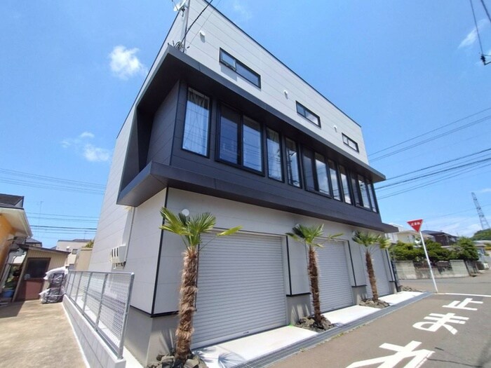 Ｇａｒａｇｅ　Ｌｕｓｓｏ　Ｂの物件外観写真