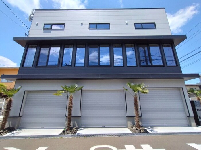 Ｇａｒａｇｅ　Ｌｕｓｓｏ　Ｂの物件外観写真