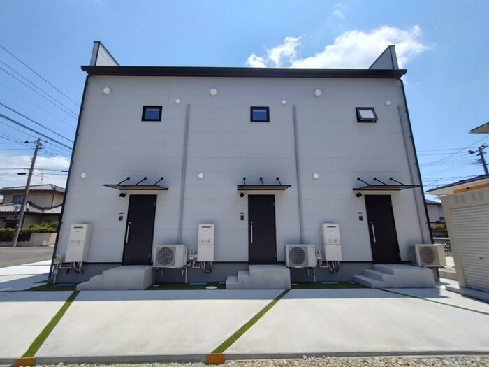 Ｇａｒａｇｅ　Ｌｕｓｓｏ　Ｂの物件外観写真