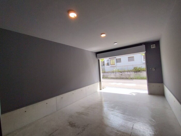 Ｇａｒａｇｅ　Ｌｕｓｓｏ　Ｂの物件内観写真