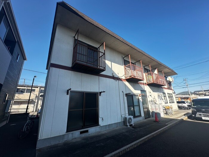 ヨシレジデンスの物件外観写真