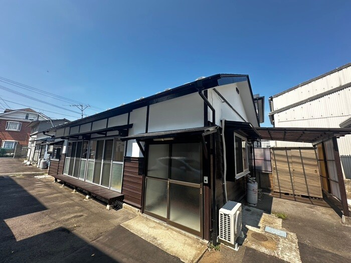 新田四丁目貸家の物件外観写真