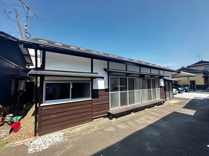 新田四丁目貸家の物件外観写真