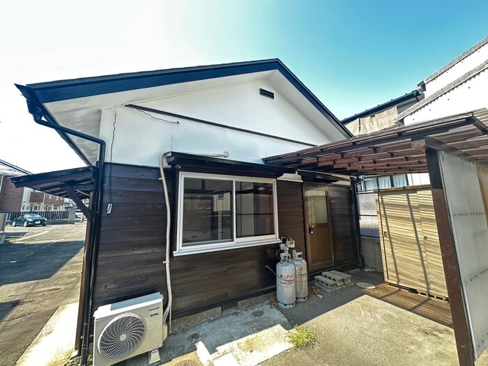 新田四丁目貸家の物件外観写真