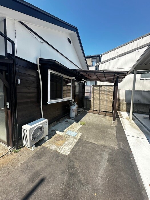 新田四丁目貸家の物件外観写真