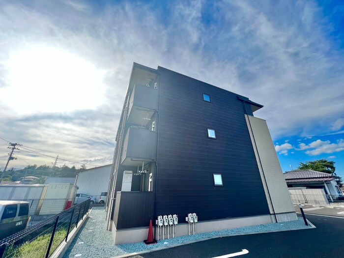 シャルール・エイトの物件外観写真