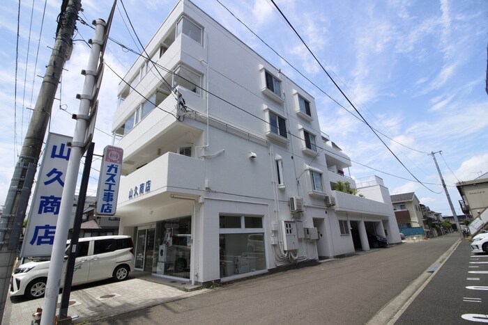 ホワイトメゾン山久の物件外観写真