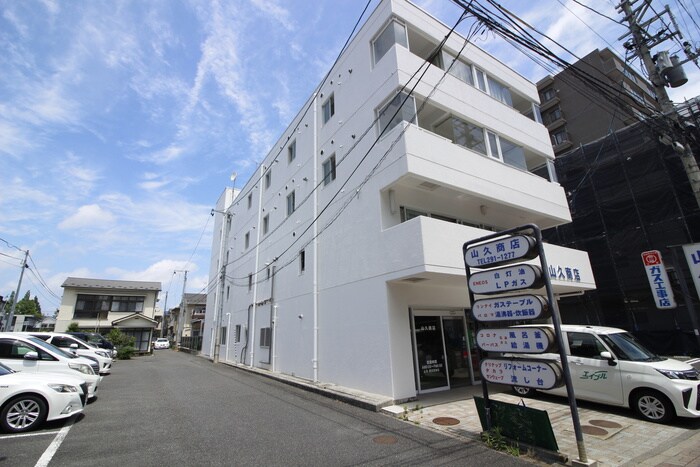 ホワイトメゾン山久の物件外観写真