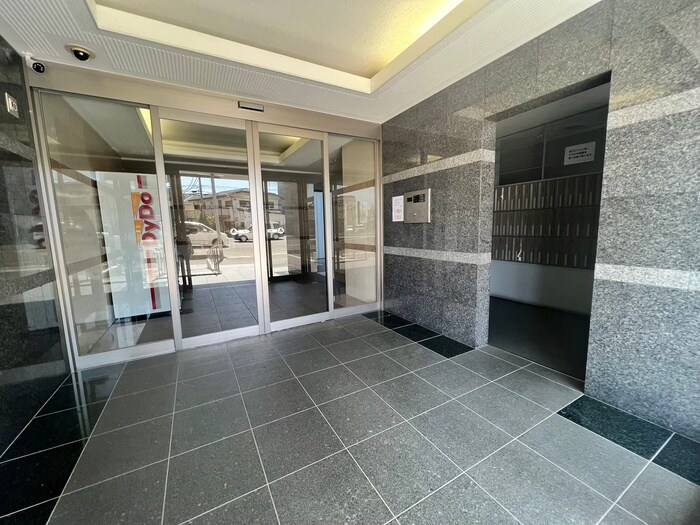 ｸﾞﾗﾝｼﾞｭ-ﾙﾏﾝｼｮﾝ高砂駅前の物件外観写真