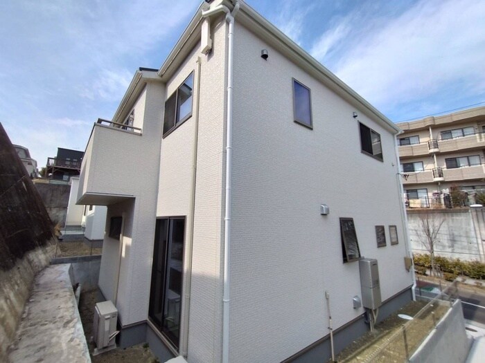 双葉ケ丘１丁目　５号棟の物件外観写真