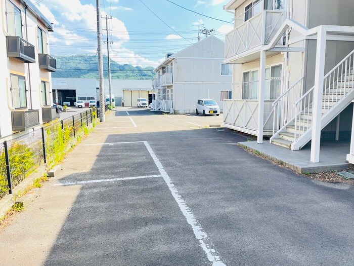 サンフラワー愛子Ｂの物件外観写真