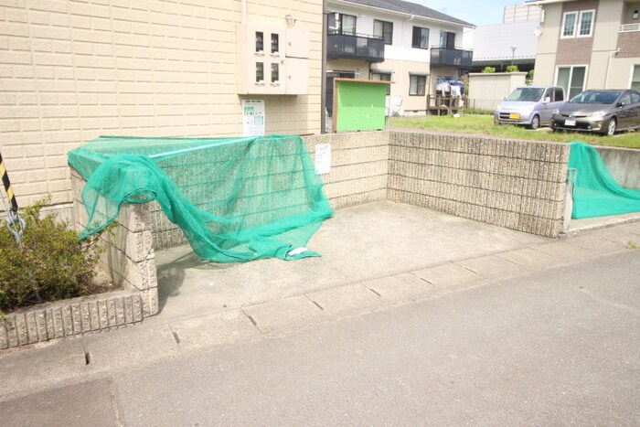 ラ・メルベイユB棟の物件外観写真