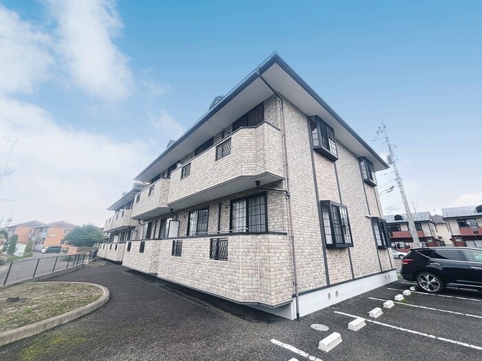 レジュウィールF棟の物件外観写真